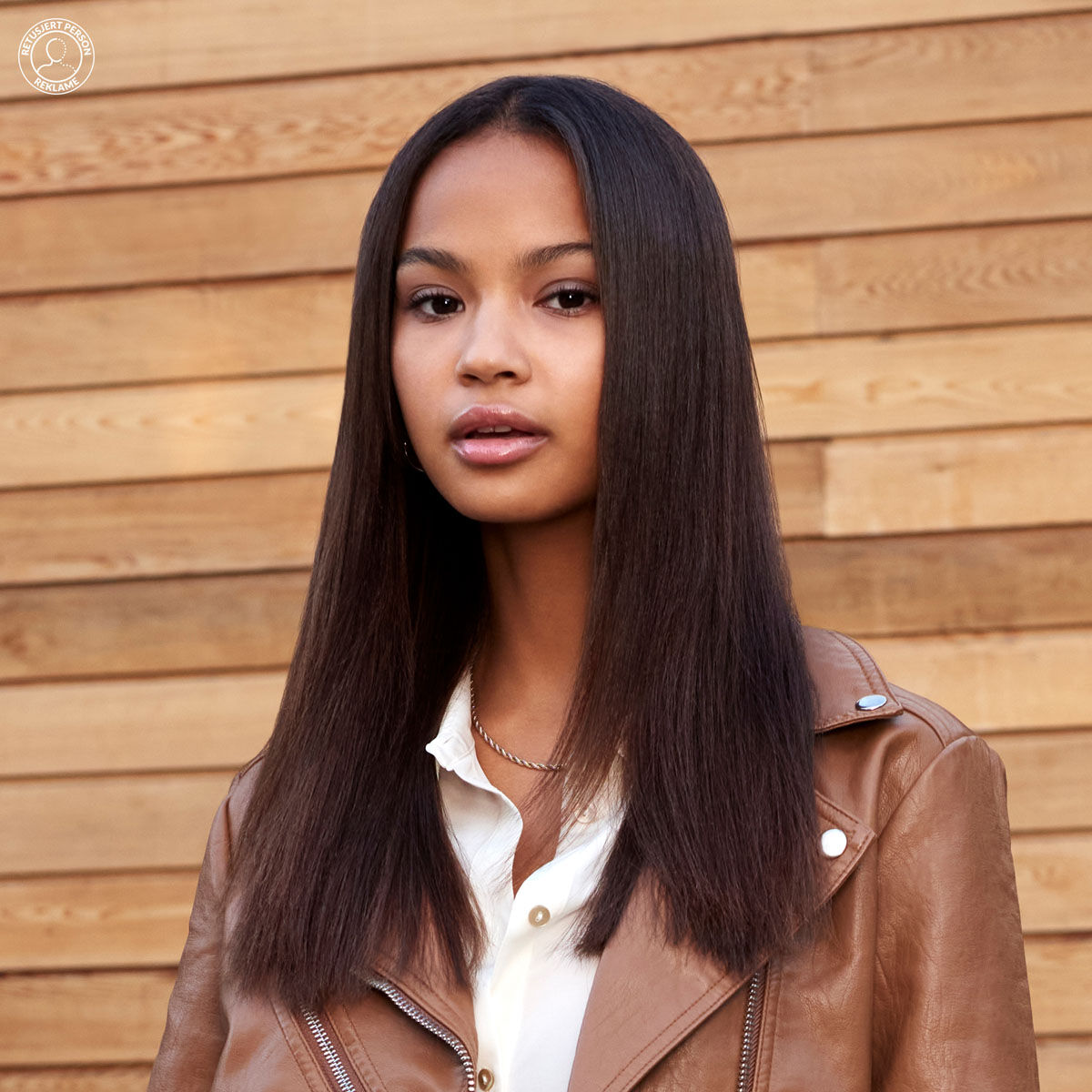 Modell med h&aring;r stylet ved hjelp av BaByliss Lisseur Hydro-Fusion